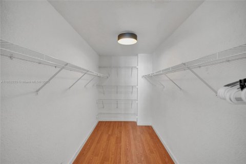 Copropriété à vendre à Hollywood, Floride: 2 chambres, 111.3 m2 № 1875553 - photo 17