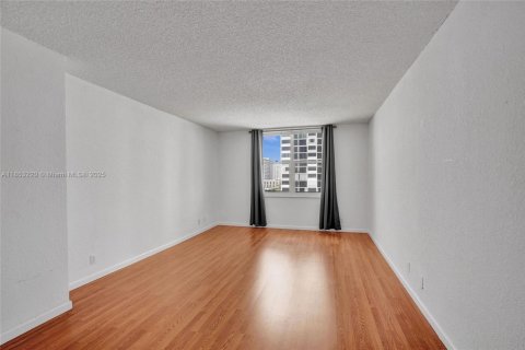 Copropriété à vendre à Hollywood, Floride: 2 chambres, 111.3 m2 № 1875553 - photo 21