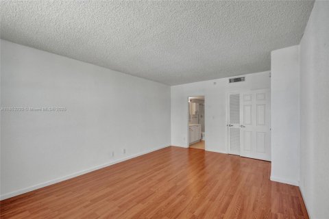 Copropriété à vendre à Hollywood, Floride: 2 chambres, 111.3 m2 № 1875553 - photo 20