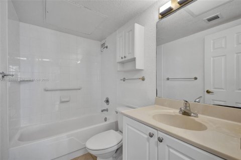 Copropriété à vendre à Hollywood, Floride: 2 chambres, 111.3 m2 № 1875553 - photo 16