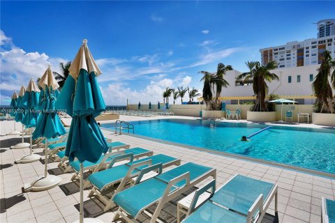 Copropriété à vendre à Hollywood, Floride: 2 chambres, 111.3 m2 № 1875553 - photo 24