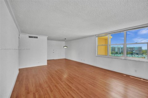 Copropriété à vendre à Hollywood, Floride: 2 chambres, 111.3 m2 № 1875553 - photo 9