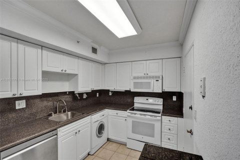 Copropriété à vendre à Hollywood, Floride: 2 chambres, 111.3 m2 № 1875553 - photo 14