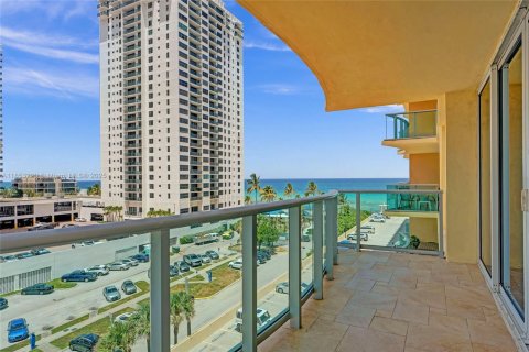 Copropriété à vendre à Hollywood, Floride: 2 chambres, 111.3 m2 № 1875553 - photo 12