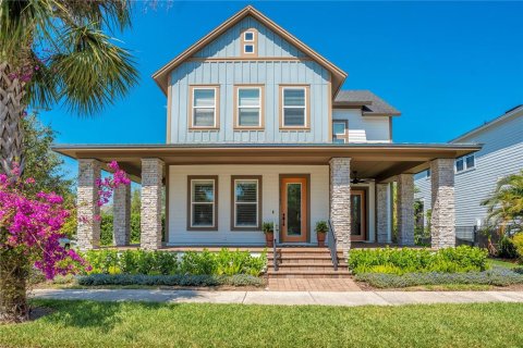 House in Orlando, Florida 4 bedrooms, 265.51 sq.m. № 2277820
