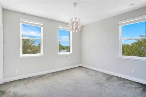 House in Orlando, Florida 4 bedrooms, 265.51 sq.m. № 2277820 - photo 19