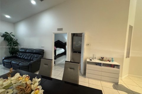 Adosado en venta en Homestead, Florida, 2 dormitorios, 116.87 m2 № 1973429 - foto 10