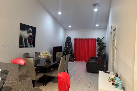 Adosado en venta en Homestead, Florida, 2 dormitorios, 116.87 m2 № 1973429 - foto 3