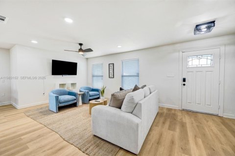 Villa ou maison à vendre à Merrit Island, Floride: 3 chambres № 2049975 - photo 2