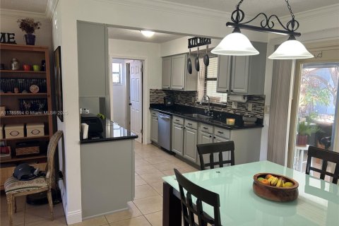 Casa en venta en Hollywood, Florida, 3 dormitorios, 107.95 m2 № 1702318 - foto 17
