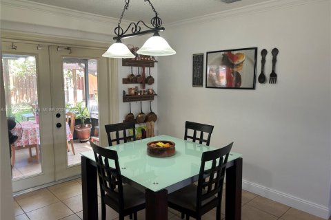 Casa en venta en Hollywood, Florida, 3 dormitorios, 107.95 m2 № 1702318 - foto 12