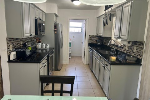 Casa en venta en Hollywood, Florida, 3 dormitorios, 107.95 m2 № 1702318 - foto 16