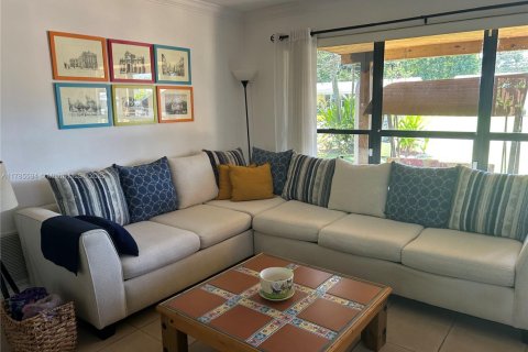 Casa en venta en Hollywood, Florida, 3 dormitorios, 107.95 m2 № 1702318 - foto 11