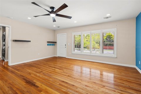 Villa ou maison à louer à Tampa, Floride: 3 chambres, 137.31 m2 № 2389405 - photo 4