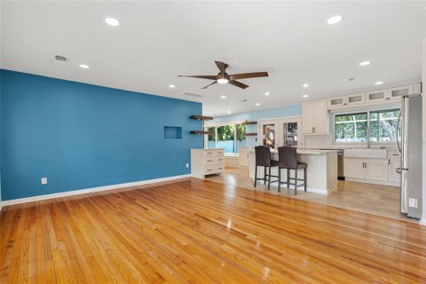 Villa ou maison à louer à Tampa, Floride: 3 chambres, 137.31 m2 № 2389405 - photo 3