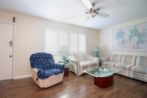 Condominio en venta en Saint Petersburg, Florida, 1 dormitorio, 69.21 m2 № 2204504 - foto 3