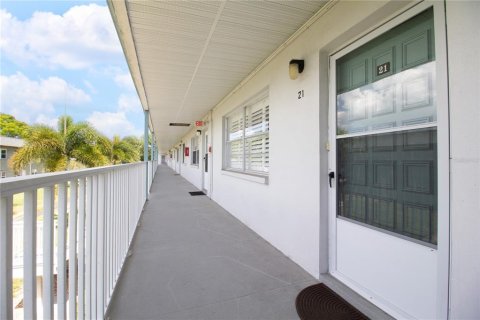 Condominio en venta en Saint Petersburg, Florida, 1 dormitorio, 69.21 m2 № 2204504 - foto 2