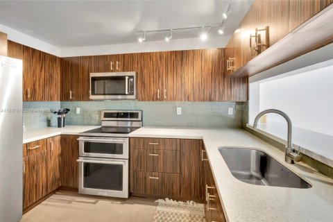 Copropriété à louer à Miami, Floride: 1 chambre, 79.9 m2 № 1949661 - photo 11