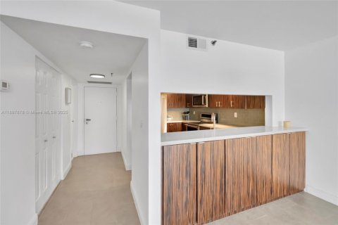 Copropriété à louer à Miami, Floride: 1 chambre, 79.9 m2 № 1949661 - photo 12