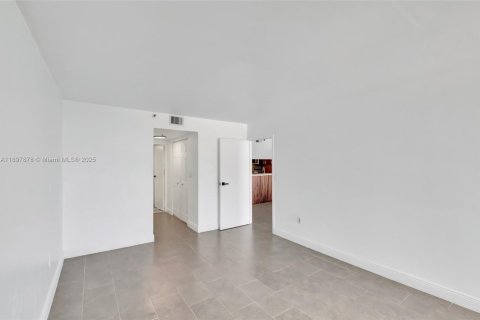 Copropriété à louer à Miami, Floride: 1 chambre, 79.9 m2 № 1949661 - photo 18