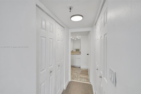 Copropriété à louer à Miami, Floride: 1 chambre, 79.9 m2 № 1949661 - photo 19