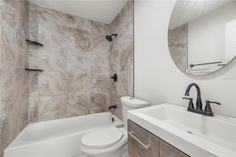 Immobilier commercial à vendre à Tampa, Floride: 4 chambres, 130.06 m2 № 2405338 - photo 14