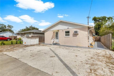 Immobilier commercial à vendre à Tampa, Floride: 4 chambres, 130.06 m2 № 2405338 - photo 4