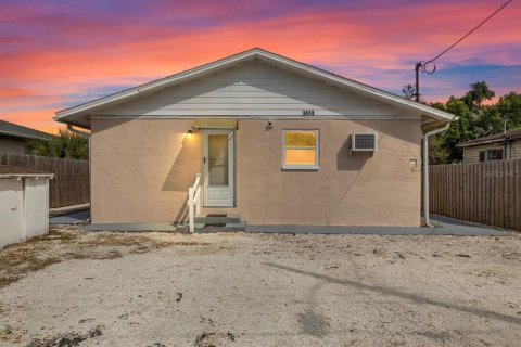 Immobilier commercial à Tampa, Floride 4 chambres, 130.06 m2 № 2405338