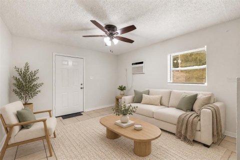 Immobilier commercial à vendre à Tampa, Floride: 4 chambres, 130.06 m2 № 2405338 - photo 5