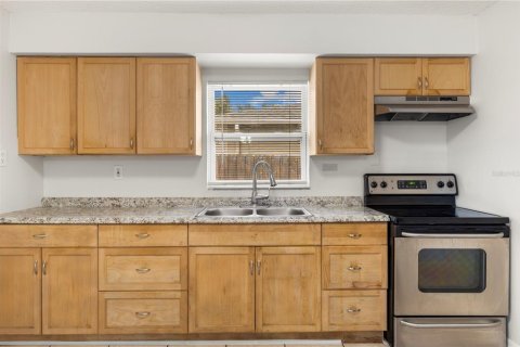 Immobilier commercial à vendre à Tampa, Floride: 4 chambres, 130.06 m2 № 2405338 - photo 9
