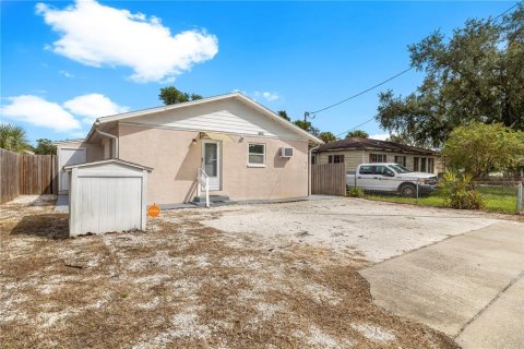 Immobilier commercial à vendre à Tampa, Floride: 4 chambres, 130.06 m2 № 2405338 - photo 3