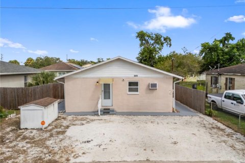 Immobilier commercial à vendre à Tampa, Floride: 4 chambres, 130.06 m2 № 2405338 - photo 2