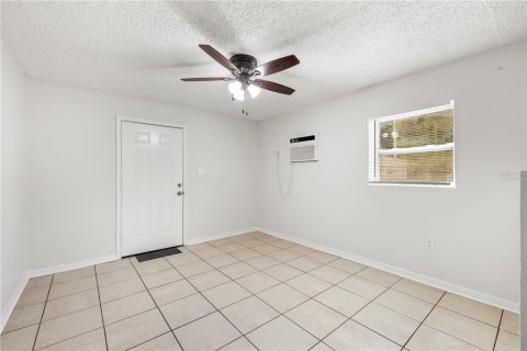 Immobilier commercial à vendre à Tampa, Floride: 4 chambres, 130.06 m2 № 2405338 - photo 6