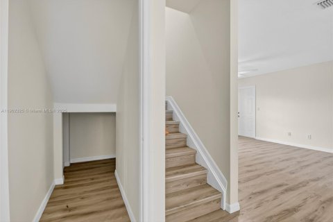 Снять в аренду таунхаус в Уэст-Палм-Бич, Флорида 4 спальни, 166.3м2, № 1955698 - фото 23