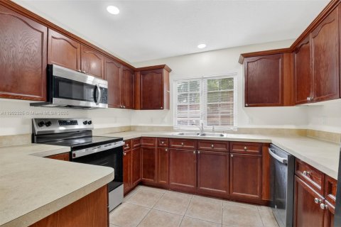 Снять в аренду таунхаус в Уэст-Палм-Бич, Флорида 4 спальни, 166.3м2, № 1955698 - фото 10