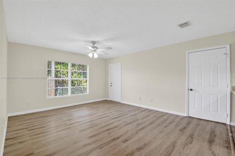 Снять в аренду таунхаус в Уэст-Палм-Бич, Флорида 4 спальни, 166.3м2, № 1955698 - фото 7