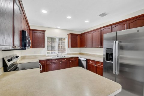 Снять в аренду таунхаус в Уэст-Палм-Бич, Флорида 4 спальни, 166.3м2, № 1955698 - фото 15