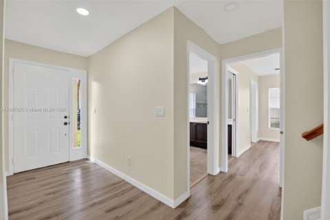 Снять в аренду таунхаус в Уэст-Палм-Бич, Флорида 4 спальни, 166.3м2, № 1955698 - фото 16