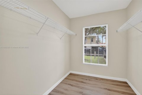 Снять в аренду таунхаус в Уэст-Палм-Бич, Флорида 4 спальни, 166.3м2, № 1955698 - фото 22