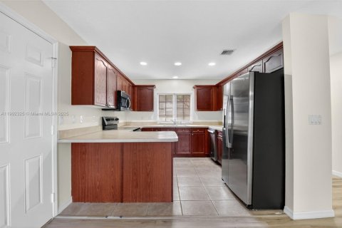 Снять в аренду таунхаус в Уэст-Палм-Бич, Флорида 4 спальни, 166.3м2, № 1955698 - фото 9