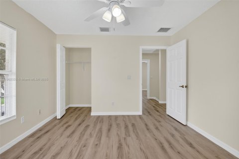 Снять в аренду таунхаус в Уэст-Палм-Бич, Флорида 4 спальни, 166.3м2, № 1955698 - фото 30