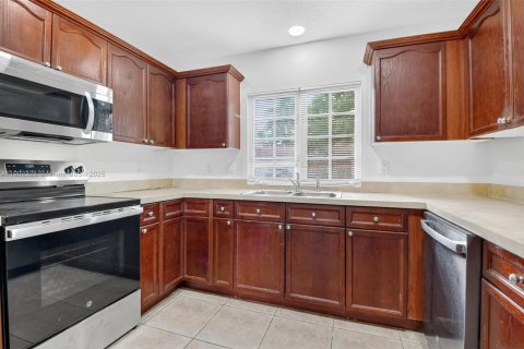 Снять в аренду таунхаус в Уэст-Палм-Бич, Флорида 4 спальни, 166.3м2, № 1955698 - фото 11