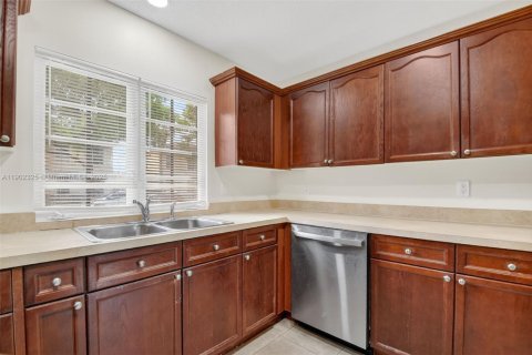 Снять в аренду таунхаус в Уэст-Палм-Бич, Флорида 4 спальни, 166.3м2, № 1955698 - фото 12