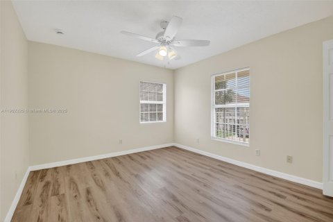 Снять в аренду таунхаус в Уэст-Палм-Бич, Флорида 4 спальни, 166.3м2, № 1955698 - фото 29