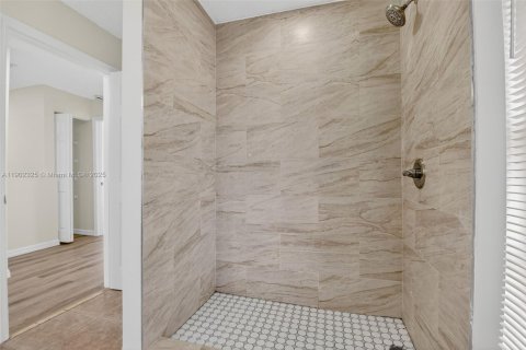 Снять в аренду таунхаус в Уэст-Палм-Бич, Флорида 4 спальни, 166.3м2, № 1955698 - фото 25