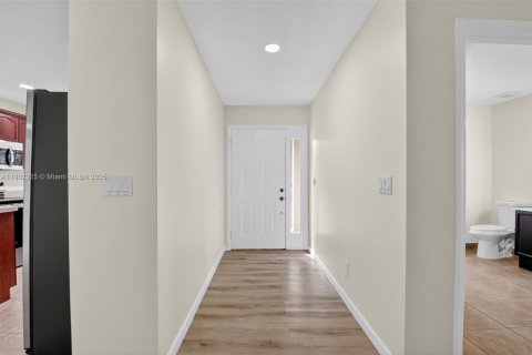 Снять в аренду таунхаус в Уэст-Палм-Бич, Флорида 4 спальни, 166.3м2, № 1955698 - фото 5