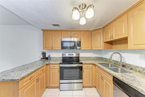 Condo in Sarasota, Florida, 2 bedrooms  № 1084029 - photo 16