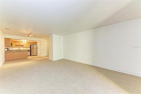 Condo in Sarasota, Florida, 2 bedrooms  № 1084029 - photo 13