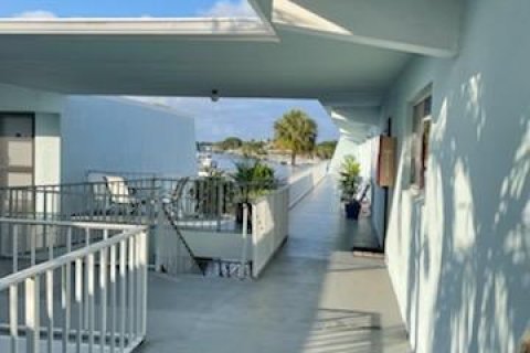 Condo in North Palm Beach, Florida, 2 bedrooms № 2177126 - photo 4