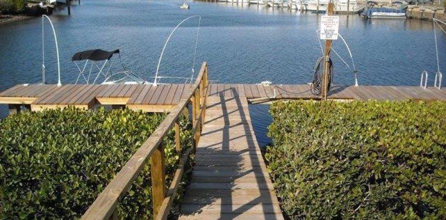 Condo in North Palm Beach, Florida, 2 bedrooms № 2177126